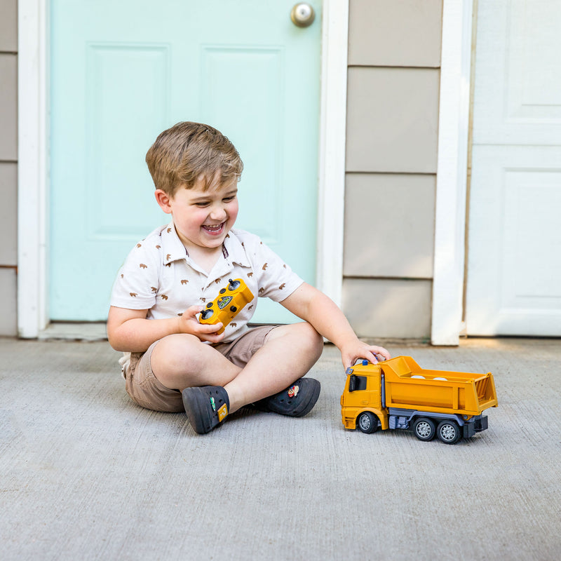 Sunnydaze Dump and Drive Light-Up Remote Control Dump Truck