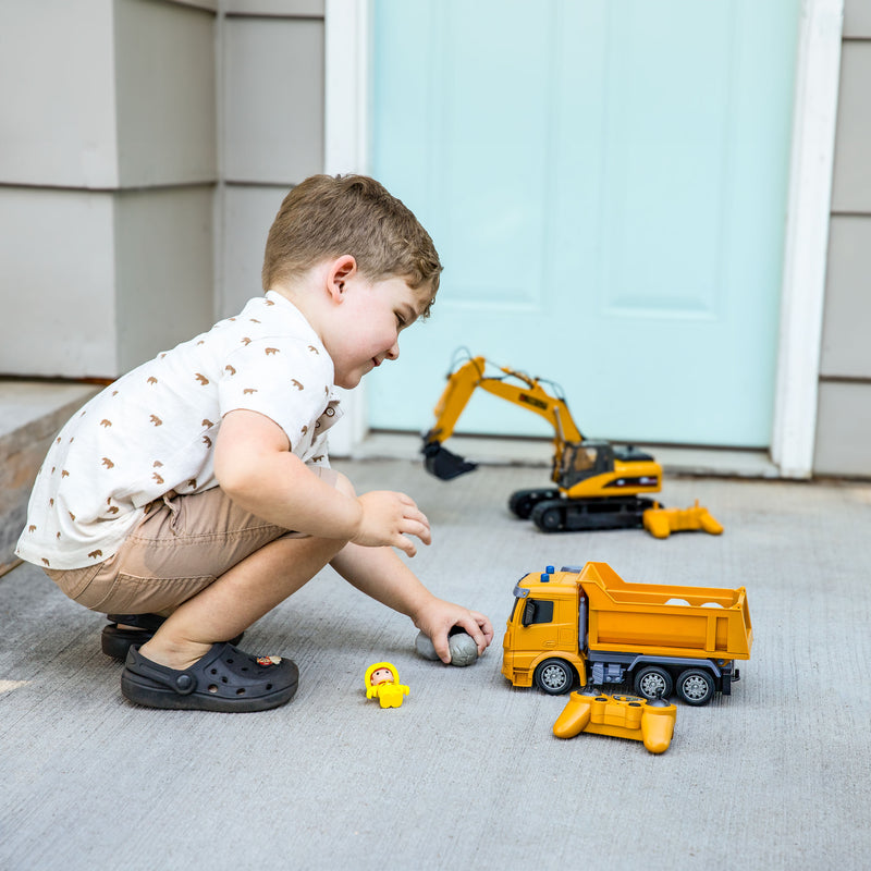 Sunnydaze Dump and Drive Light-Up Remote Control Dump Truck